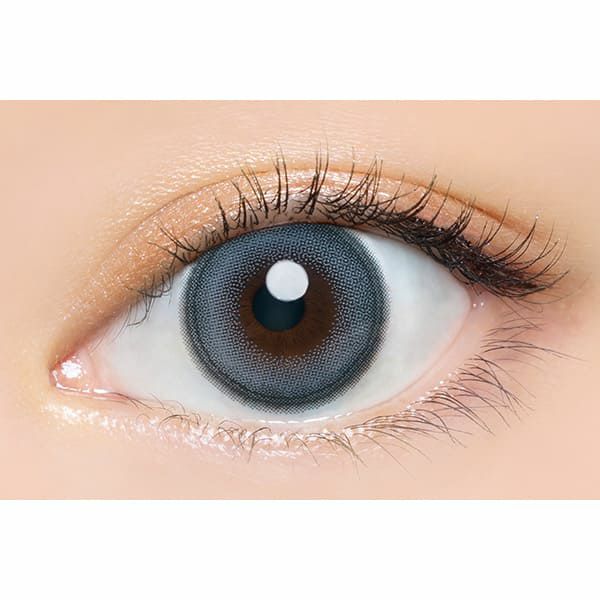 エンジェルカラー バンビシリーズワンデー スワンブルー装着画像|コスプレカラコン通販アイトルテ