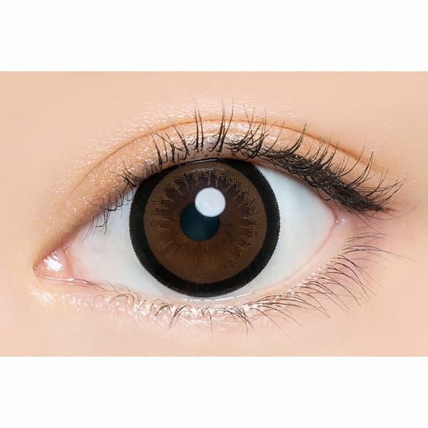 エンジェルカラー バンビシリーズワンデー アーモンド装着画像|コスプレカラコン通販アイトルテ