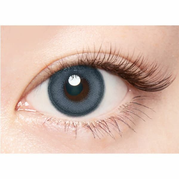 エンジェルカラー バンビシリーズ マンスリー スワンブルー装着画像|コスプレカラコン通販アイトルテ