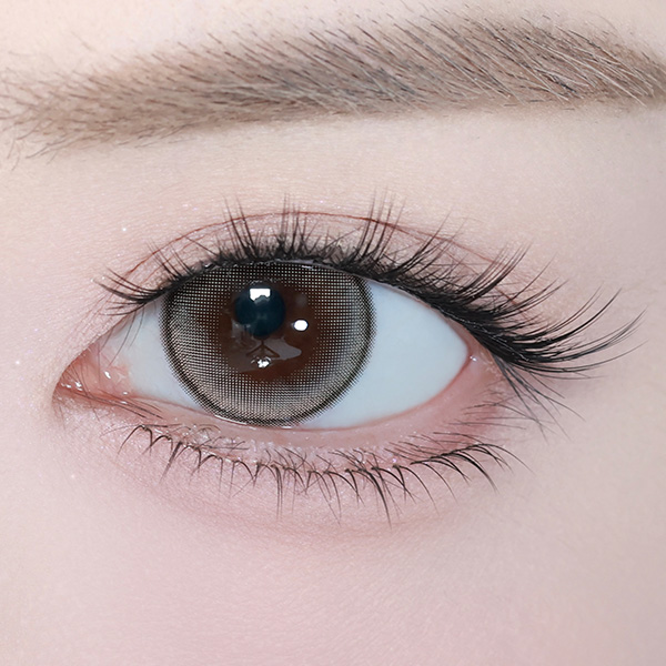 アイスター（eyestar）スターフレアベージュ装着画像|コスプレカラコン通販アイトルテ