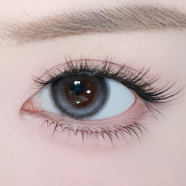アイスター（eyestar）アイコニックグレー装着画像|コスプレカラコン通販アイトルテ